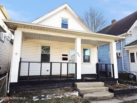 Photo of 921 Berry Street, Toledo, OH 43605 (MLS # 10002351)