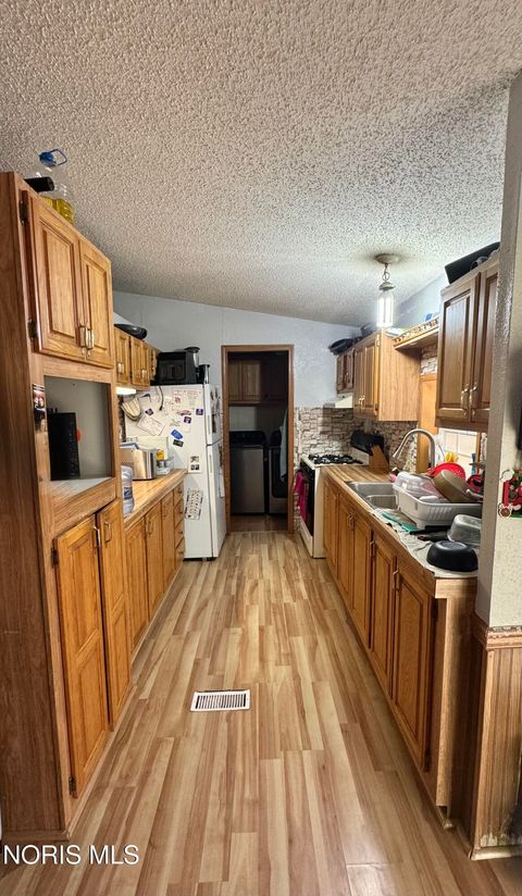 Tiny photo for 670 County Road 8b, Hamler, OH 43524 (MLS # 10004912)