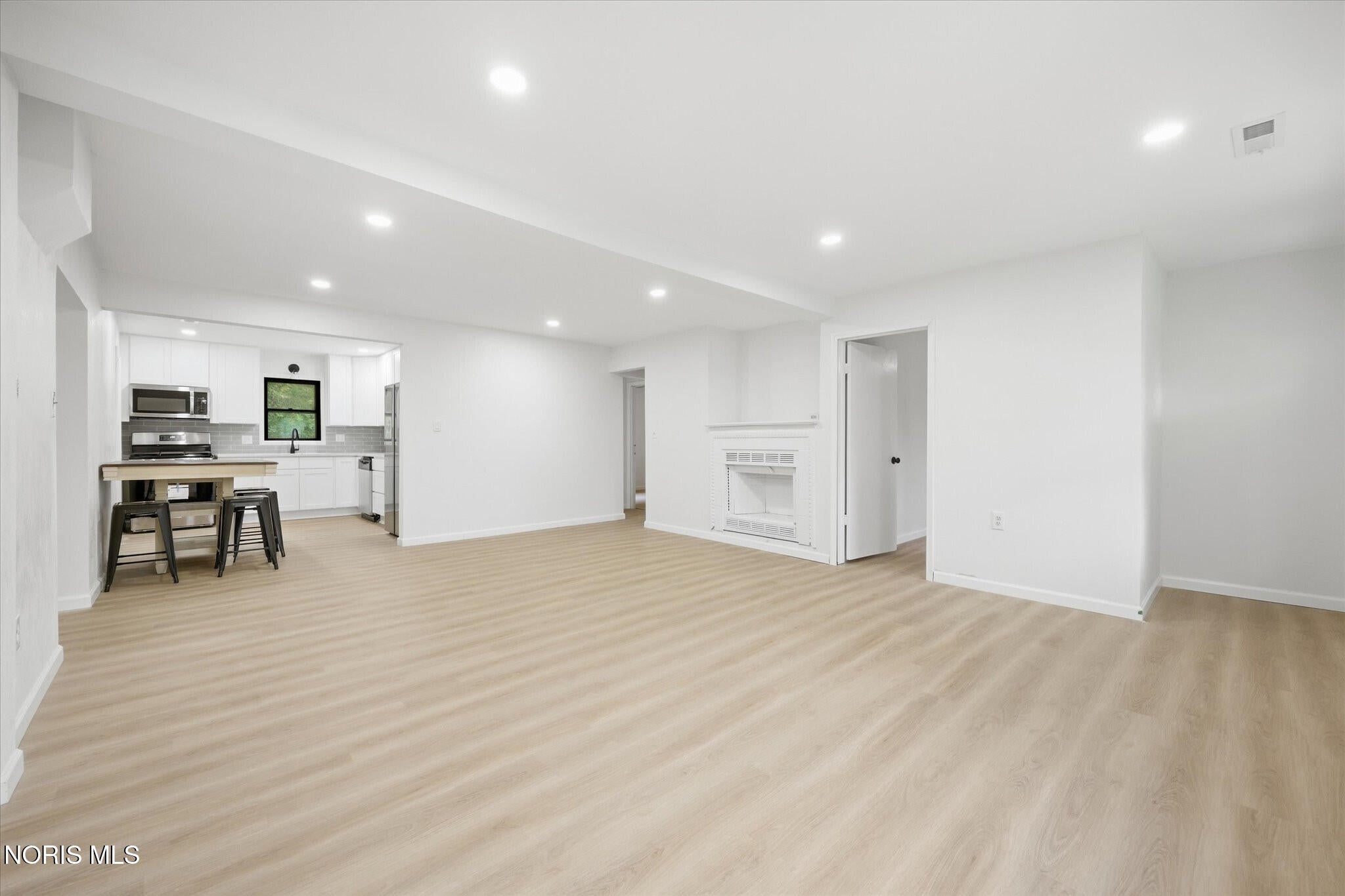 6125 Bryan Road