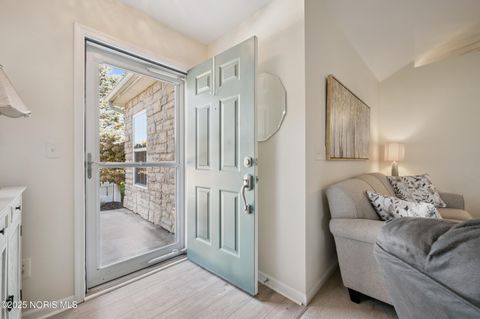 Tiny photo for 8334 Ledgestone Avenue #8334, Sylvania, OH 43560 (MLS # 10000277)