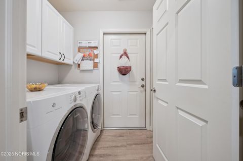Tiny photo for 8334 Ledgestone Avenue #8334, Sylvania, OH 43560 (MLS # 10000277)