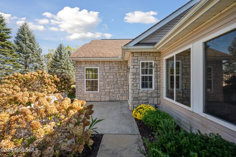 Tiny photo for 8334 Ledgestone Avenue #8334, Sylvania, OH 43560 (MLS # 10000277)