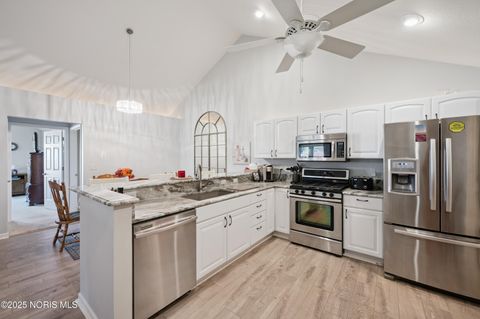 Tiny photo for 8334 Ledgestone Avenue #8334, Sylvania, OH 43560 (MLS # 10000277)