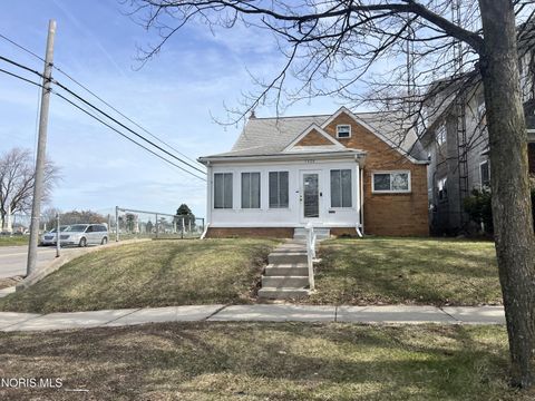 Photo of 3428 Franklin Avenue, Toledo, OH 43608 (MLS # 10005505)