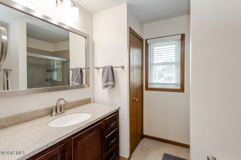 Tiny photo for 556 Thackeray Road, Maumee, OH 43537 (MLS # 10007809)