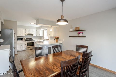 Tiny photo for 556 Thackeray Road, Maumee, OH 43537 (MLS # 10007809)
