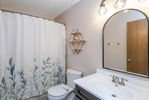 Tiny photo for 556 Thackeray Road, Maumee, OH 43537 (MLS # 10007809)