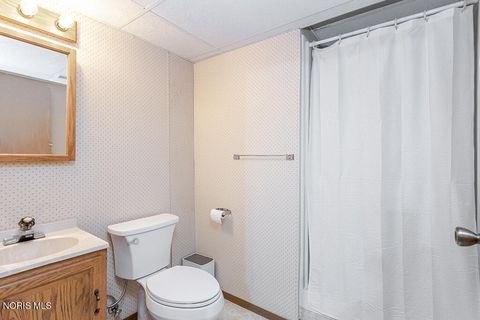 Tiny photo for 556 Thackeray Road, Maumee, OH 43537 (MLS # 10007809)