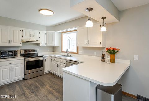 Tiny photo for 556 Thackeray Road, Maumee, OH 43537 (MLS # 10007809)