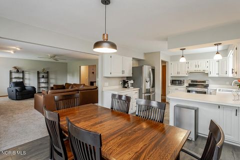Tiny photo for 556 Thackeray Road, Maumee, OH 43537 (MLS # 10007809)