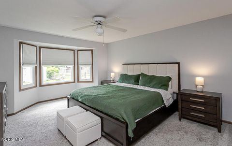 Tiny photo for 556 Thackeray Road, Maumee, OH 43537 (MLS # 10007809)