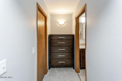Tiny photo for 556 Thackeray Road, Maumee, OH 43537 (MLS # 10007809)