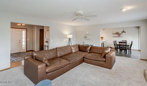 Tiny photo for 556 Thackeray Road, Maumee, OH 43537 (MLS # 10007809)