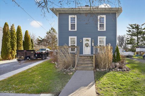 Photo of 203 College Street, Fayette, OH 43521 (MLS # 10005087)