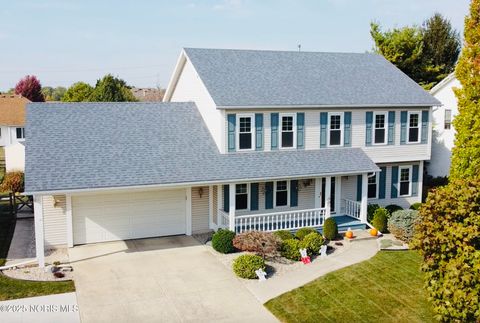 1102 Heritage Lane Oregon OH 43616