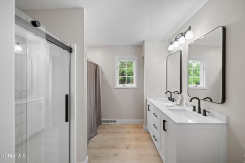 Tiny photo for 3986 W Bancroft Street, Ottawa Hills, OH 43606 (MLS # 10010083)