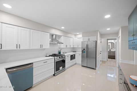 Tiny photo for 3986 W Bancroft Street, Ottawa Hills, OH 43606 (MLS # 10010083)