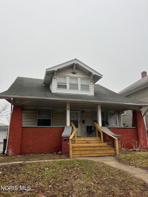 Photo of 2052 South Avenue, Toledo, OH 43609 (MLS # 10004443)