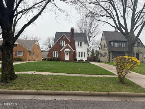 Photo of 2339 Pemberton Drive, Toledo, OH 43606 (MLS # 10005874)