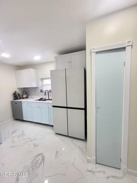 Tiny photo for 1450 S Lallendorf Road, Oregon, OH 43616 (MLS # 10012516)
