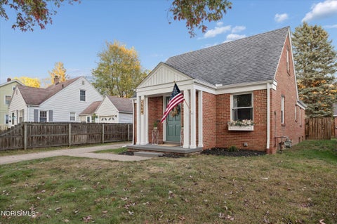 Tiny photo for 2664 Northwood Avenue, Toledo, OH 43606 (MLS # 10012582)