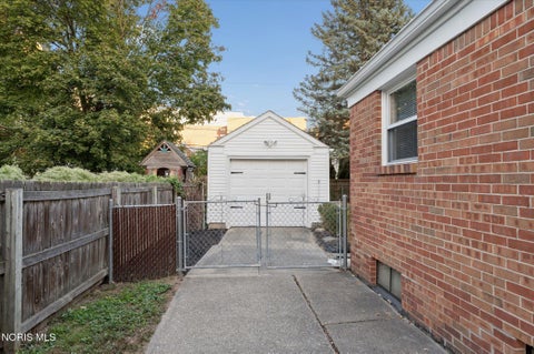 Tiny photo for 2664 Northwood Avenue, Toledo, OH 43606 (MLS # 10012582)