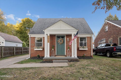 Tiny photo for 2664 Northwood Avenue, Toledo, OH 43606 (MLS # 10012582)