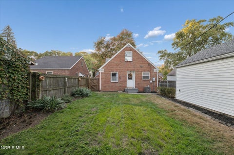 Tiny photo for 2664 Northwood Avenue, Toledo, OH 43606 (MLS # 10012582)