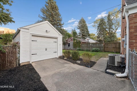 Tiny photo for 2664 Northwood Avenue, Toledo, OH 43606 (MLS # 10012582)