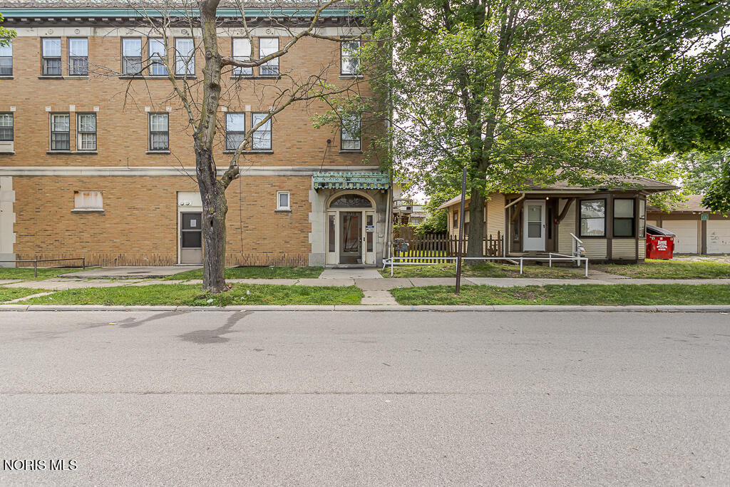 1125 W Sylvania Avenue