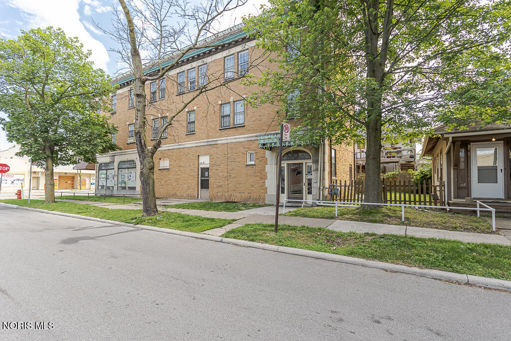 1125 W Sylvania Avenue