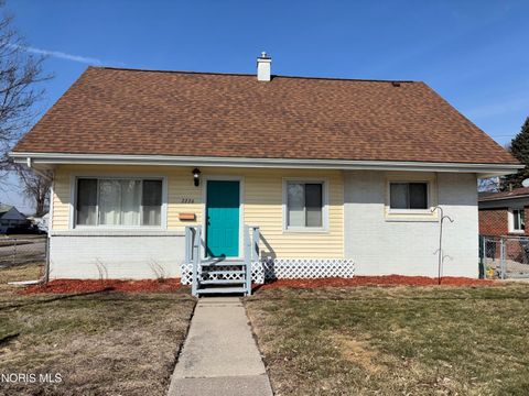 Photo of 2226 Peabody Avenue, Toledo, OH 43614 (MLS # 10004446)