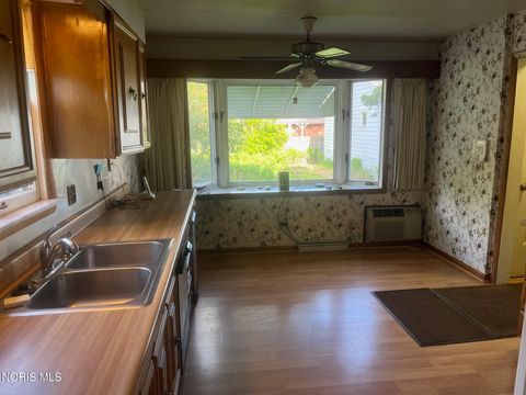 Tiny photo for 622 S Westwood Avenue, Toledo, OH 43609 (MLS # 10007503)