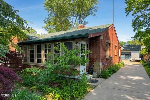 Photo of 4808 Hannaford Drive, Toledo, OH 43623 (MLS # 10008091)
