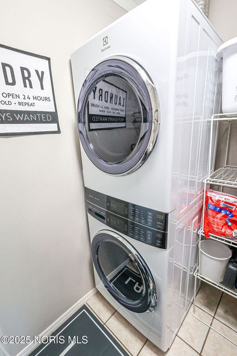 Tiny photo for 855 Lamonde Drive, Maumee, OH 43537 (MLS # 10001799)