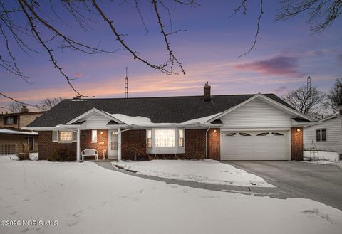 Photo of 2925 Capri Drive, Toledo, OH 43611 (MLS # 10003855)