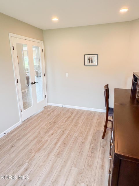 Tiny photo for 5572 Eagles Landing Drive, Oregon, OH 43616 (MLS # 10012980)