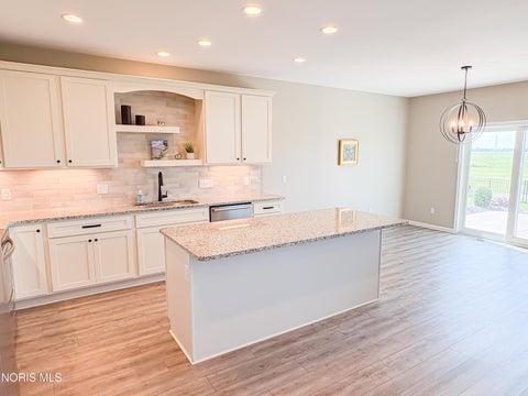 Tiny photo for 5572 Eagles Landing Drive, Oregon, OH 43616 (MLS # 10012980)