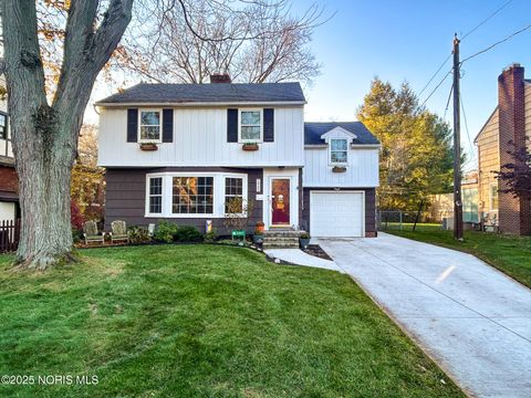 Photo of 2445 Orchard Road, Ottawa Hills, OH 43606 (MLS # 10001875)