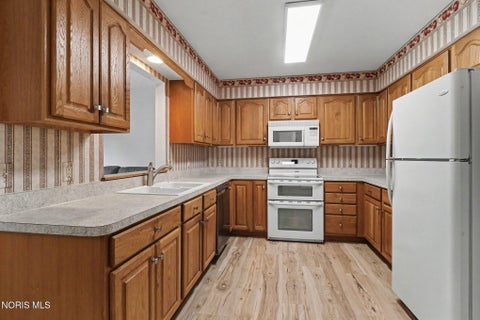 Tiny photo for 4264 Townhouse Drive, Oregon, OH 43616 (MLS # 10014648)
