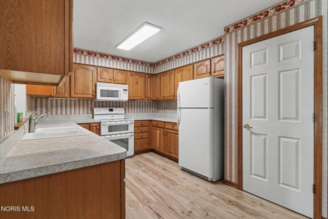 Tiny photo for 4264 Townhouse Drive, Oregon, OH 43616 (MLS # 10014648)