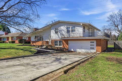 Tiny photo for 415 Glenview Drive, Fostoria, OH 44830 (MLS # 10005762)