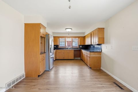 Tiny photo for 415 Glenview Drive, Fostoria, OH 44830 (MLS # 10005762)