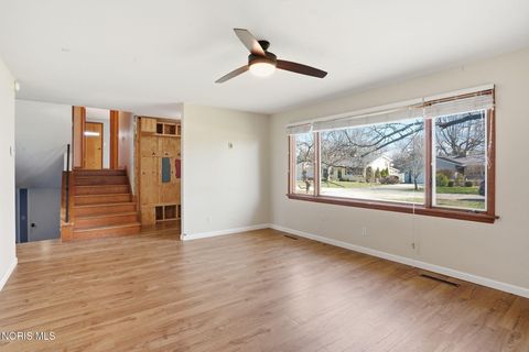 Tiny photo for 415 Glenview Drive, Fostoria, OH 44830 (MLS # 10005762)