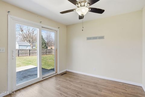 Tiny photo for 415 Glenview Drive, Fostoria, OH 44830 (MLS # 10005762)