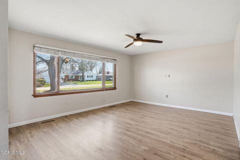 Tiny photo for 415 Glenview Drive, Fostoria, OH 44830 (MLS # 10005762)