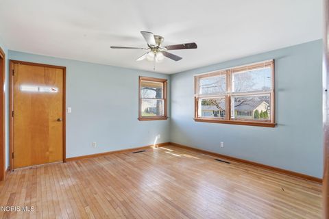 Tiny photo for 415 Glenview Drive, Fostoria, OH 44830 (MLS # 10005762)