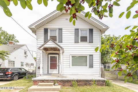 Photo of 1916 Berdan Avenue, Toledo, OH 43613 (MLS # 10008728)