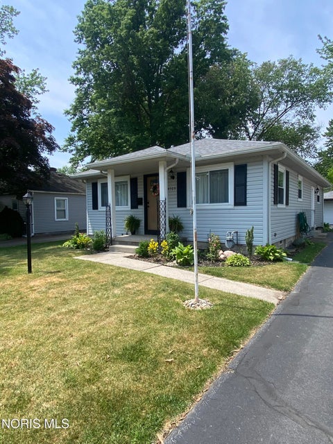 Tiny photo for 4705 Luann Avenue, Toledo, OH 43623 (MLS # 10009334)