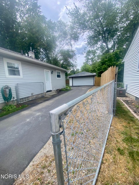 Tiny photo for 4705 Luann Avenue, Toledo, OH 43623 (MLS # 10009334)